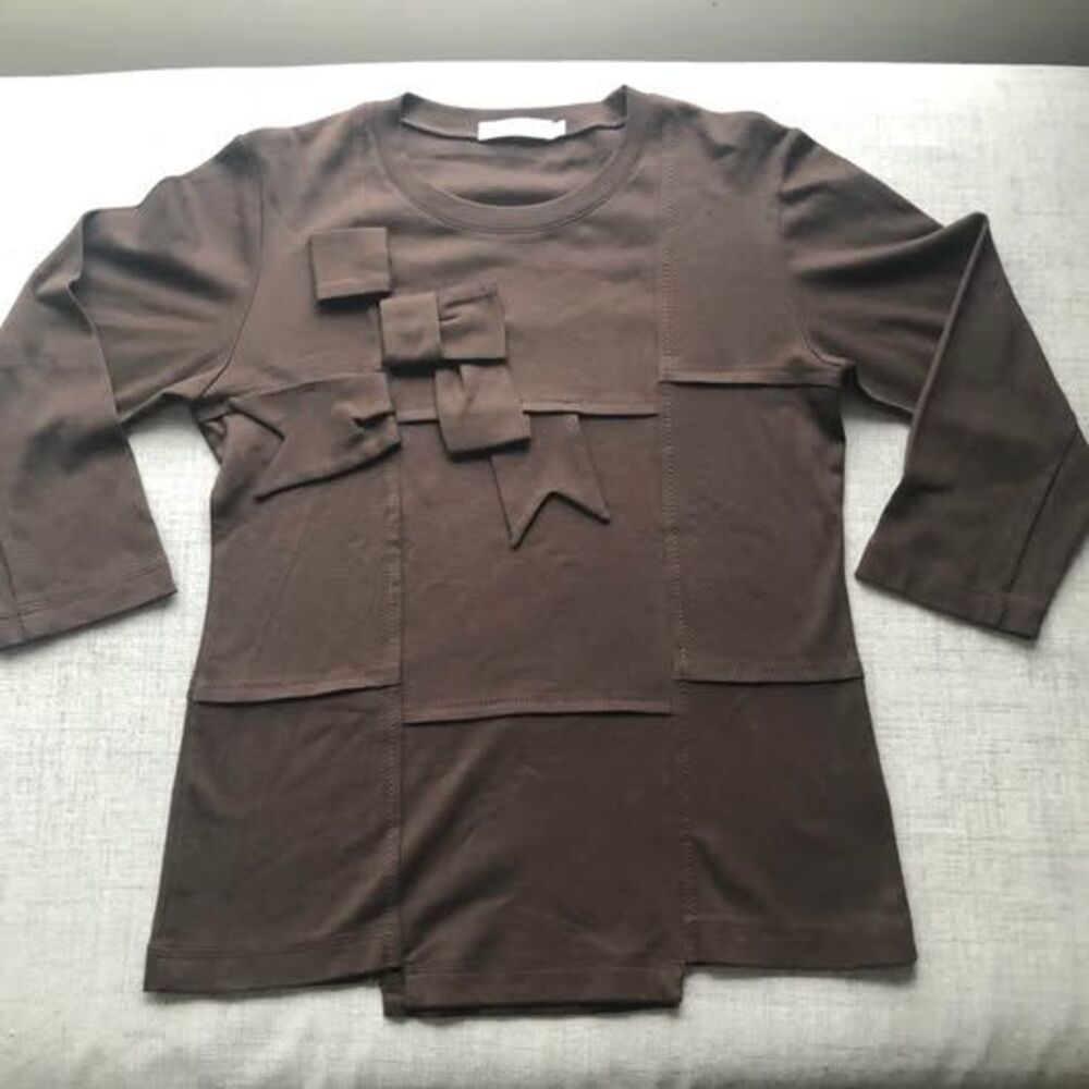 Designer bordado brown shirt with bow accent medium